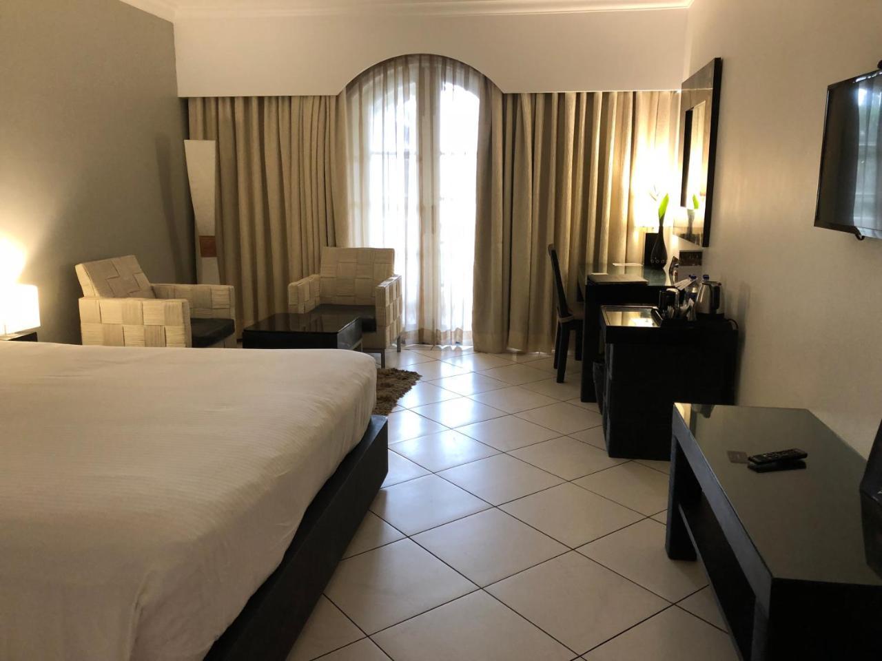 The Zuri White Sands, Goa Resort & Casino Варка Екстериор снимка